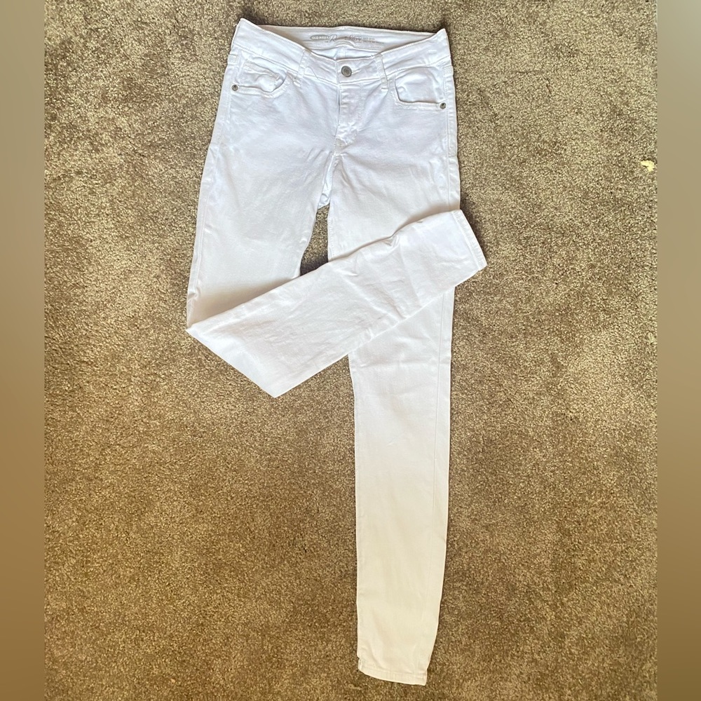 Old Navy Mid Rise White Jeans “0”